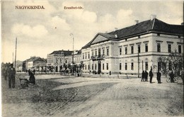 * T2 Nagykikinda, Kikinda; Erzsébet Tér, Törvényszék, Piaci árusok, Kerékpáros / Square, Court, Market Vendors, Man With - Unclassified