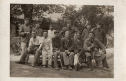 CPA 2795 - MILITARIA - Carte Photo Militaire - Hopital - Un Groupe De Tankistes Du 551 ème RCC - Camp De CHALONS - Personen