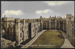 CPA ANGLETERRE - Arundel, The Courtyard - Arundel Castle - Arundel