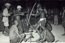 ANGOLA-TIR A L'ARC-INSTRUMENT DE MUSIQUE-photographie Sur Papier Dox - Boogschieten