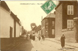 62 CROISILLES CARTE PHOTO BEAUCOUP DE MONDE DEVANT LA POSTE RUE D ARRAS - Croisilles