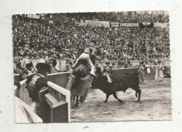 Cp , Corrida ,  La Course De Taureaux ,une Pique Trop En Arrière Du Garrot ,le Toro Chargeant Le Picador , Vierge - Corridas