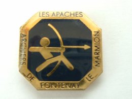 Pin's TIR A L'ARC - ARCHERS DE FONTENAY LE MARMION - LES APACHES - Tir à L'Arc