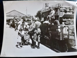 PHOTO Presse WW2 WWII : PARIS OCCUPATION _ GARE AUSTERLITZ _ REQUISITION TRAIN SNCF _ 28.7.1940 - Guerra, Militares
