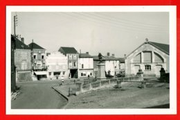 79-408 - DEUX SEVRES - THENEZAY - Place De L'Eglise - Photo D'essai Pour Tirage - Thenezay