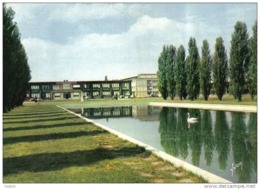 Carte Postale 91. Saclay  C.E.N.  Les Bureaux De Direction  L'accélérateur Atomique  Trés Beau Plan - Saclay