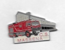 Pin's  Ville, Sapeurs  Pompiers  Camion  Rouge  C.S  MASSENA  ( 06 ) - Pompiers