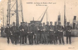 Thème   Justice.      Nantes   44 Grève Des   Dockers  1907  La Police Au Repos          (angle Manquant Voir Scan) - Other & Unclassified