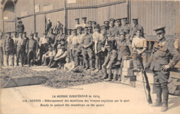 44-NANTES- GUERRE 1914-DEBARQUEMENT DES MUNITIONS DES TROUPES ANGLAISE SUR LE QUAI - Nantes