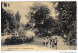 Carte Postale   59. Lomme  Jeunes Garçons Dans Le Jardin Public  Trés Beau Plan - Lomme