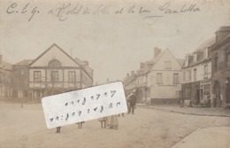 CREVECOEUR Le GRAND   - L' Hôtel De Ville Et La Rue Gambetta  ( Carte Photo ) - Crevecoeur Le Grand