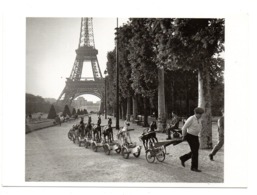 CPM     ROBERT DOISNEAU      LA CAVALERIE DU CHAMP DE MARS - Doisneau