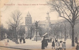 Thème  Métiers .    Marchand De Glace Ambulant .   33 Bordeaux       (voir Scan) - Autres & Non Classés