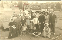 80 ONIVAL CARTE PHOTO TOUTE LA FAMILLE RASSEMBLEE SUR LA PLAGE DEVANT LES VILLAS EN AOUT 1916 - Onival