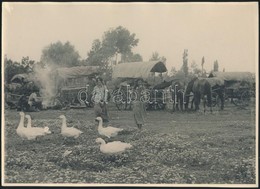 1941 Vándorcigányok A Lőrinci Szent Anna-kápolnánál, Herbert Schummel Szignózott Fotója, Hátoldalon Feliratozva, Egyik S - Autres & Non Classés