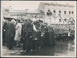 1940 Marosvásárhely,  Horthy Miklós (1868-1957) Kormányzó Beszélget A Megjelent Főméltóságokkal, Hátoldalon Feliratozott - Sonstige & Ohne Zuordnung