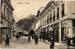 T2 1913 Déva, Fő Tér, Sarkadi Viktor Központi Szállodája és Kávéháza, Bazár áruház, Schumann Ernő és Schuleri Fritz üzle - Non Classés