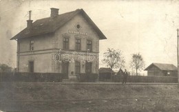 T2/T3 1907 Feketebátor, Batar; Vasútállomás, M. Kir. Posta / Bahnhof / Railway Station, Post Office. Photo (EK) - Ohne Zuordnung