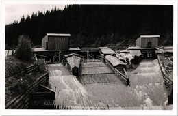 ** T1 Kőrösmező, Jaszinya, Jasina, Yasinia (Máramaros); Faúsztató /  Log Rafting. Photo - Sin Clasificación