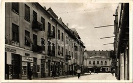 ** T2 Zombor, Sombor; Utca, Vadászkürt Szálloda, Schall Vidor és Rózsa István üzlete, Illatszertár, Harisnyaház. Schlotz - Ohne Zuordnung