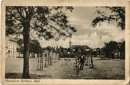 * T3 Féltorony, Halbturn; Hauptplatz / Main Square, Man With Bicycle (Rb) - Unclassified