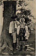 ** T2 Tót Népviseletek: Férfi és Nő Oszadán (Liptó M.). Sochán P. 1910. 182. / Slovakian Folklore From Liptovská Osada - Non Classés