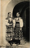 ** T2/T3 Tót Népviseletek: Leányok Oszadán (Liptó M.). Sochán P. 1910. 183. / Slovakian Folklore From Liptovská Osada - Non Classés