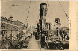 ** T1 Pannónia Kivándorlási Hajó A Fiume-i Kikötőben, Fedélzeti Kép. Oldalt Az Európa Szálloda / Pannoniaschift Verdeck  - Non Classés