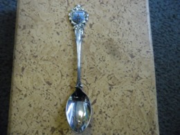 CUILLERE 11,5 Cm En  Métal Argenté - LAUSANNE SUISSE - Spoons