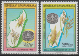 Madagascar Madagaskar 1995 Mi. 1792 1793 50th Anniversary 50e Anniversaire FAO WFO Mais Map Karte Carte - Tegen De Honger