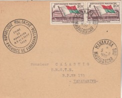 Madagascar Yvert 338 X 2 Paire Sur Carton Cachet Foire De MANAKARA - Manakara Sud 5/9/1959 - Drapeau - Brieven En Documenten