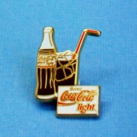 1 PIN'S //  ** COCA COLA LIGHT® ** . (Arthus Bertrand Paris) - Coca-Cola