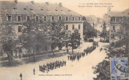 85-LA-ROCHE-SUR-YON- CASERNE TRAVOT, RETOUR D'UNE REVUE - La Roche Sur Yon