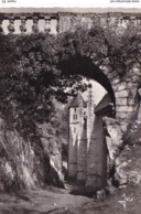 LE FAOUET - La Chapelle Ste-Barbe, Vue à Travers L'arche De L'oratoire St-Michel - Le Faouet