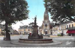 72 - MAYET Place De L'Eglise - CPSM Village ( 3.150 Habitants) Jolie CPSM Dentelée Colorisée Format CPA - Sarthe - Mayet