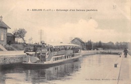 Thème    Navigation Fluviale .Péniche Écluse.Bac   94 Ablon Sur Seine Eclusage   (voir Scan) - Hausboote