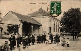 CPA MOISSELLES - L'École (215425) - Moisselles