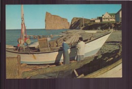 CANADA PERCE VUE A TRAVERS DE LA PLAGE NORD - Percé