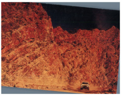 (ED 39) Postcard - Australia - SA - Wilpena Pound Resort (dirt Road And Car) - Flinders Ranges