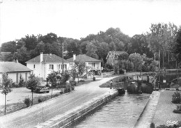 55-STENAY- LE CANAL ET L'ECLUSE VOIR PENICHE - Stenay