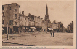 MIREBEAU -LA PLACE - Mirebeau