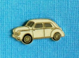 1 PIN'S //  ** RENAULT 4 CV / 4 CYLINDRES EN LIGNE / 8 SOUPAPES  ** - Renault