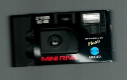 PUBLICITÉS MINOLTA MINI RIVA APPAREIL JETABLE   UTILISÉE IN JAPAN POIDS 80 GRAMMES - Cameras