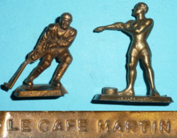 Vintage Lot 2 Figurines Publicitaires Cafés Le Café Martin Sport JO Hockey Hygiène N° 11 & 16  MOKAREX MOKALUX Moka Café - Starlux