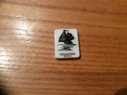 Delcampe - Fève Disney "Pirates Des Caraïbes, Jusqu'au Bout Du Monde" (Bateau Type 1) - Disney