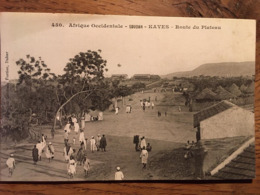 CPA, KAYES MALI  Actuel  (Afrique Occidentale -Soudan), Route Du Plateau, Collection Fortier,non écrite, Animée - Mali