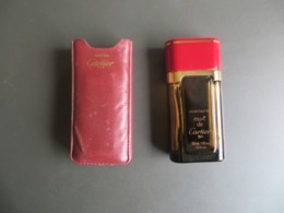 Flacon Must De Cartier 30 Ml Et Son étui En Cuir Gravé Hauteur 9 Cm - Flakons (leer)