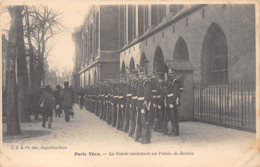 PARIS VECU- LA GARDE MONTANTE AU PALAIS DE JUSTICE - Other & Unclassified