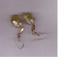 Maroc. Paire De Boucles D'Oreilles Avec Pierres D'Apatite Vert-Jaune. Poids : 8 Grammes - Minéraux