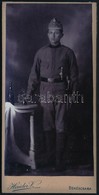 Cca 1900 Katona Portréja, Keményhátú Fotó Haider Vilmos Békéscsabai Műterméből, 16,5×8 Cm - Andere & Zonder Classificatie